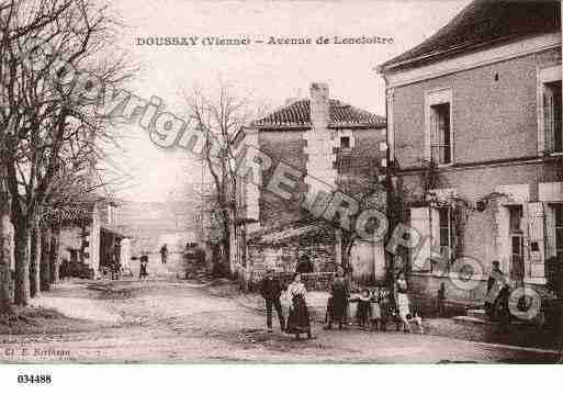 Ville de DOUSSAY, carte postale ancienne