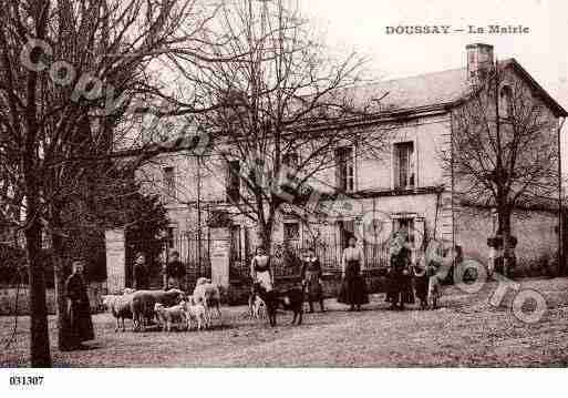 Ville de DOUSSAY, carte postale ancienne