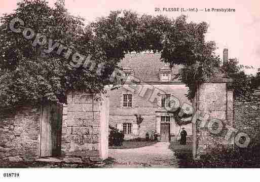 Ville de PLESSE, carte postale ancienne