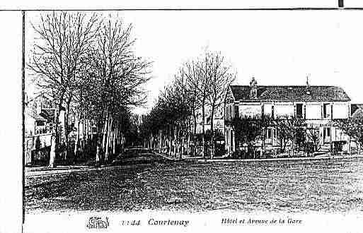 Ville de COURTENAY Carte postale ancienne