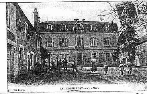 Ville de TRIMOUILLE(LA) Carte postale ancienne