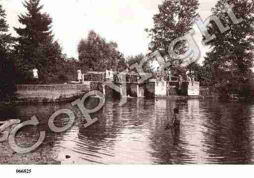 Ville de LANDREVILLE, carte postale ancienne