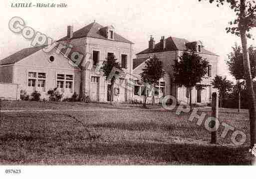 Ville de LATILLE, carte postale ancienne